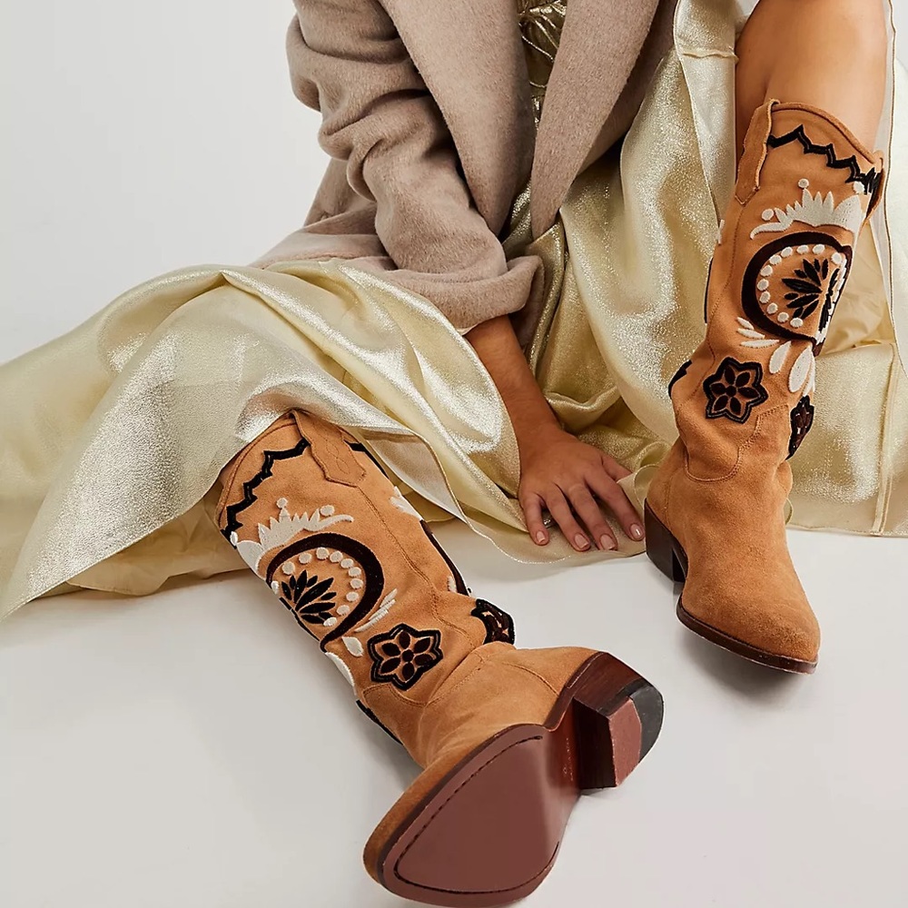 NEW* Roundhouse Stitch Boots